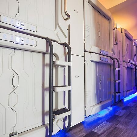 The Capsule Hotel Colombo Esterno foto