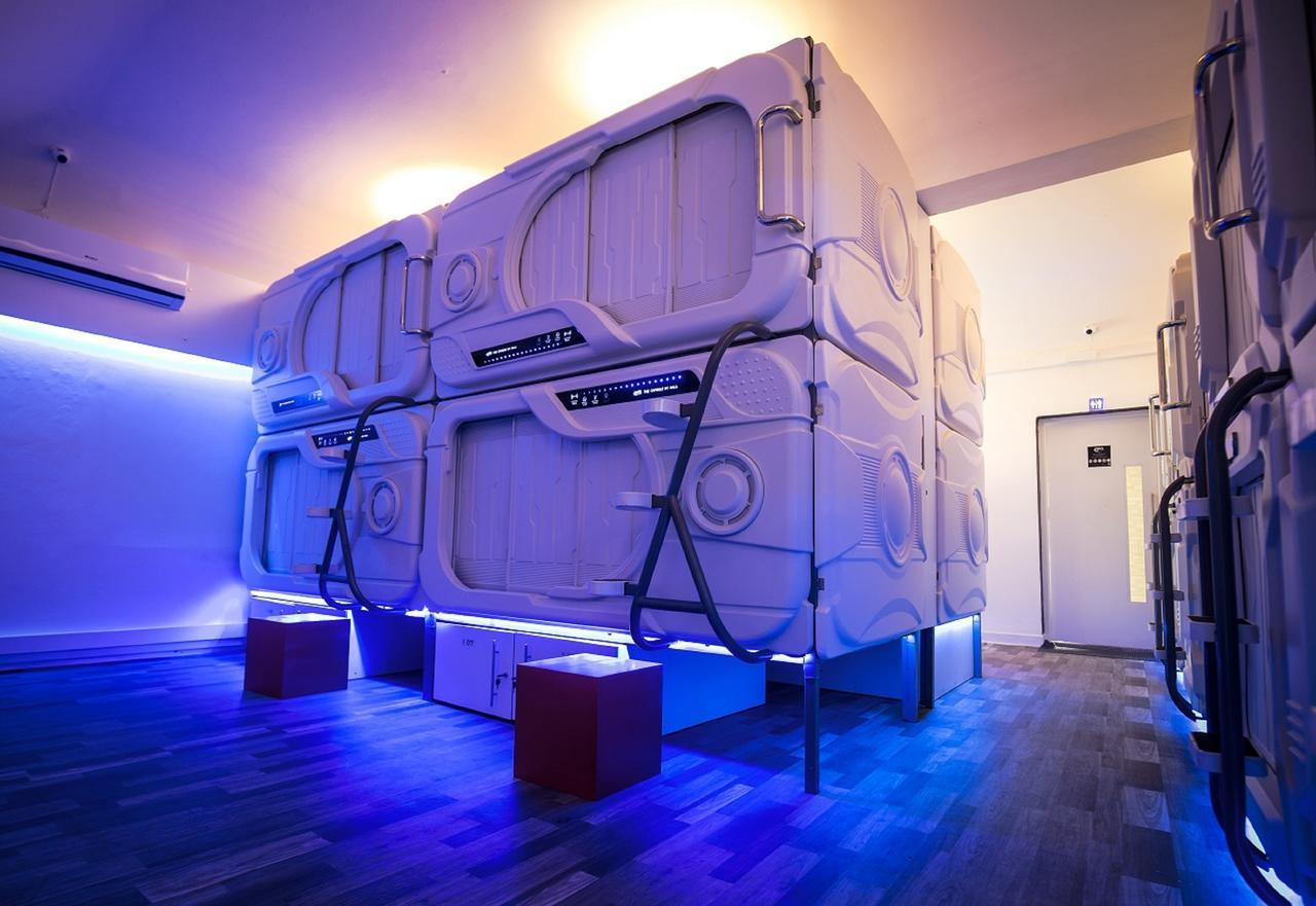 The Capsule Hotel Colombo Esterno foto