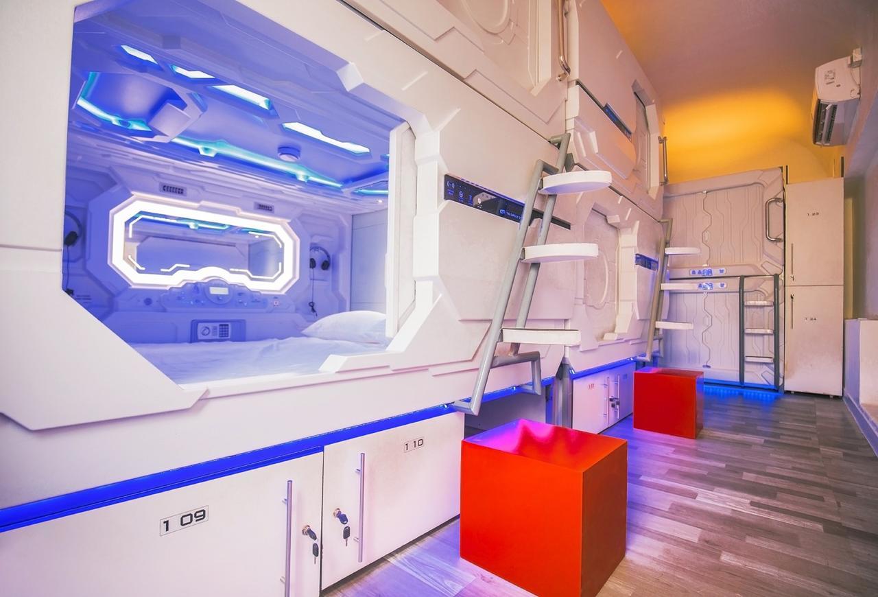 The Capsule Hotel Colombo Esterno foto