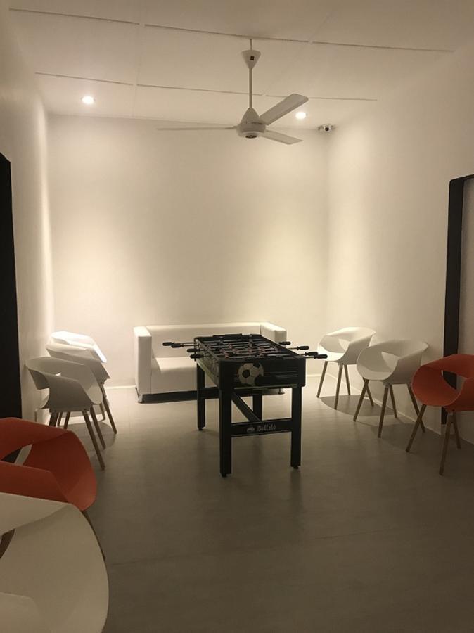 The Capsule Hotel Colombo Esterno foto