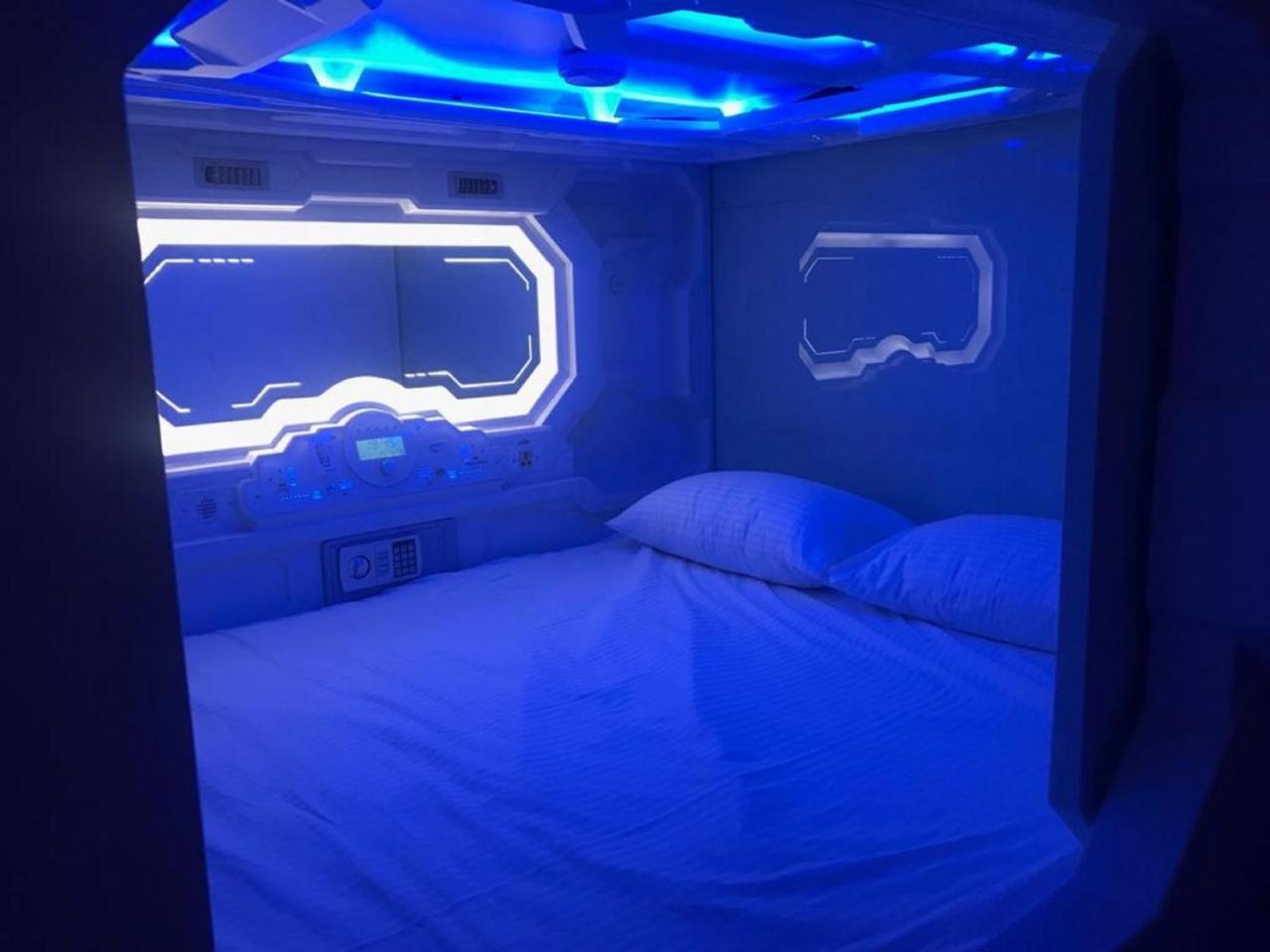 The Capsule Hotel Colombo Esterno foto