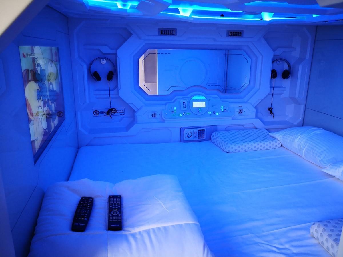 The Capsule Hotel Colombo Esterno foto