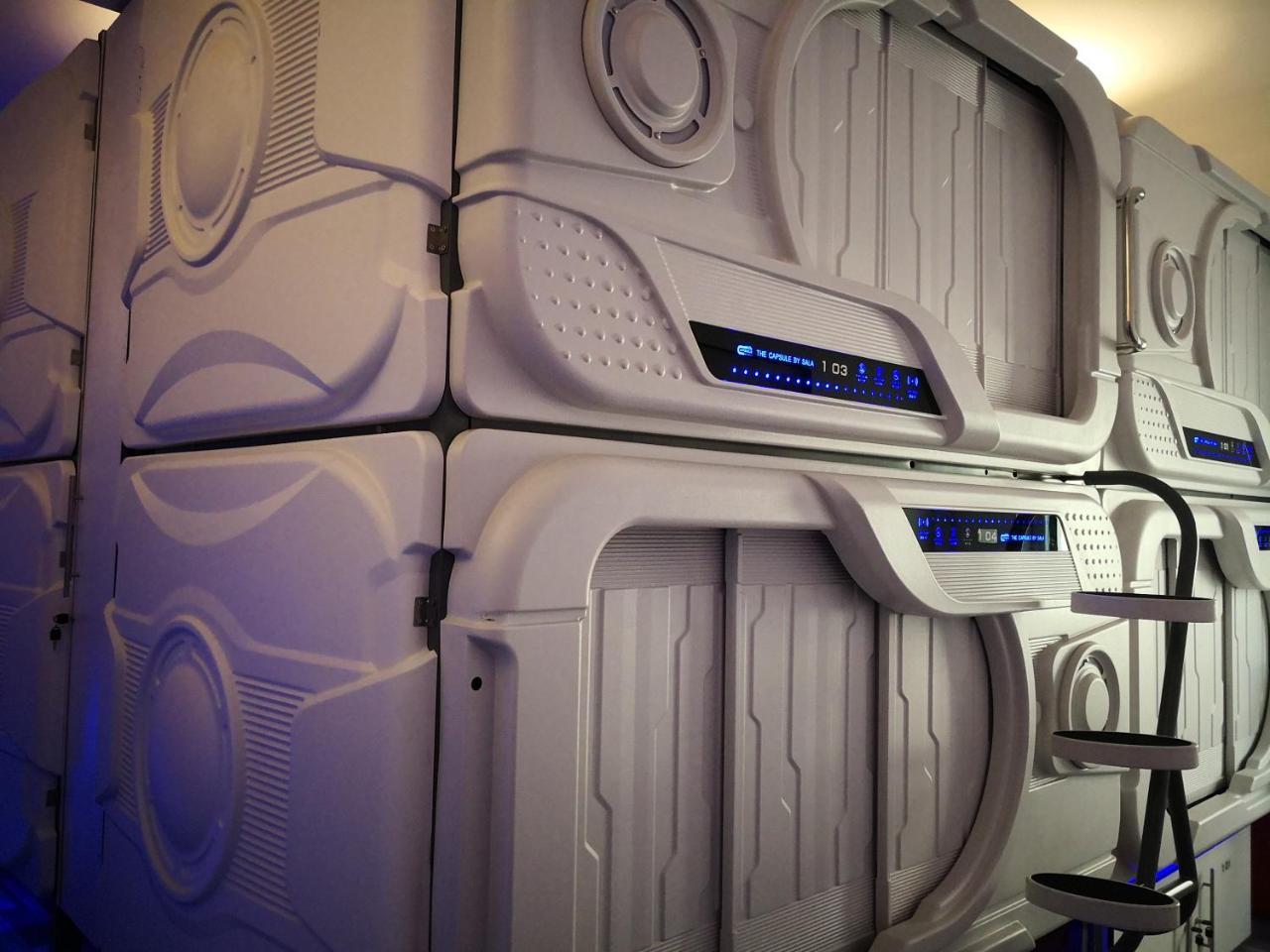 The Capsule Hotel Colombo Esterno foto