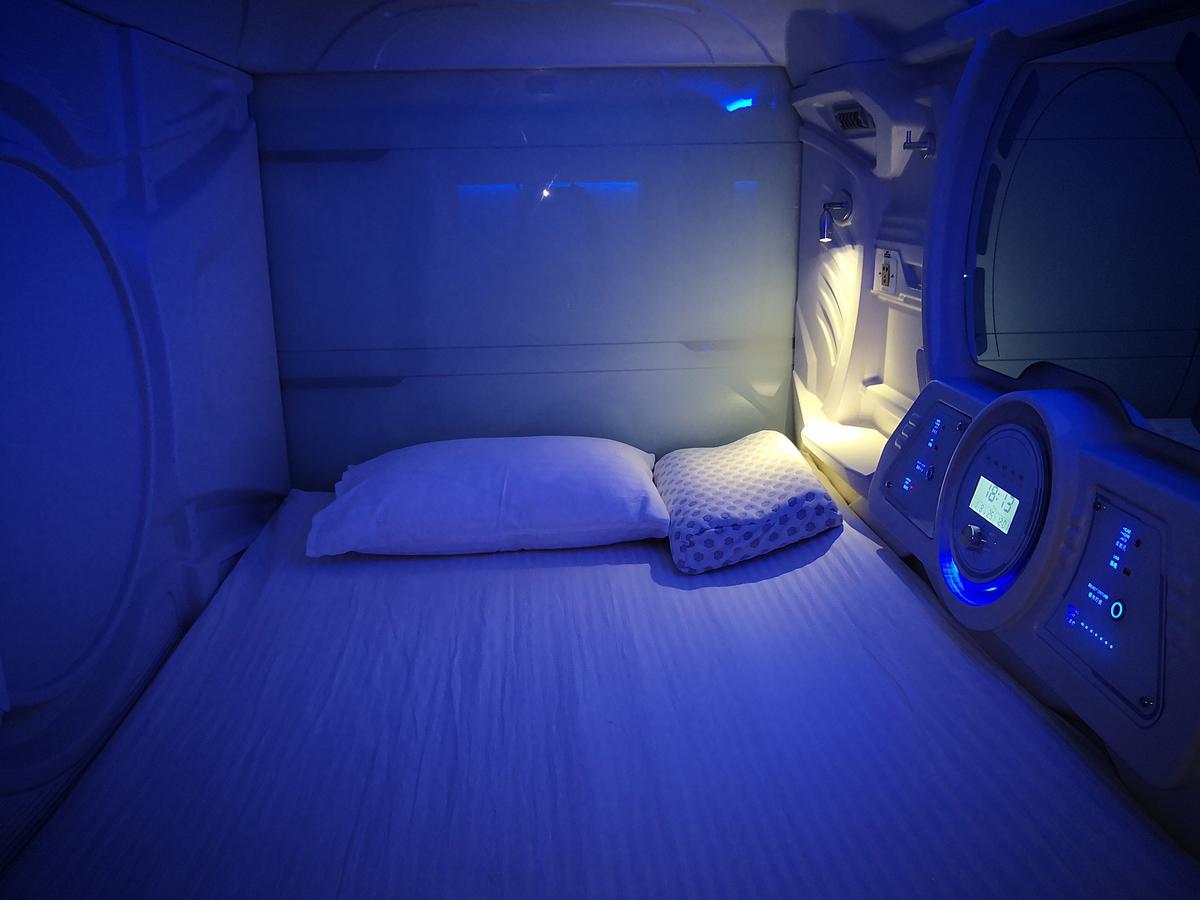 The Capsule Hotel Colombo Esterno foto