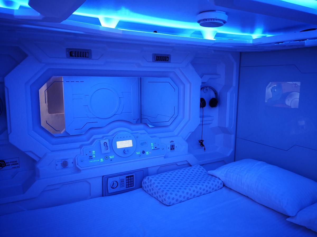 The Capsule Hotel Colombo Esterno foto