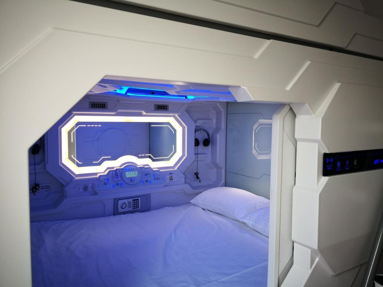The Capsule Hotel Colombo Esterno foto