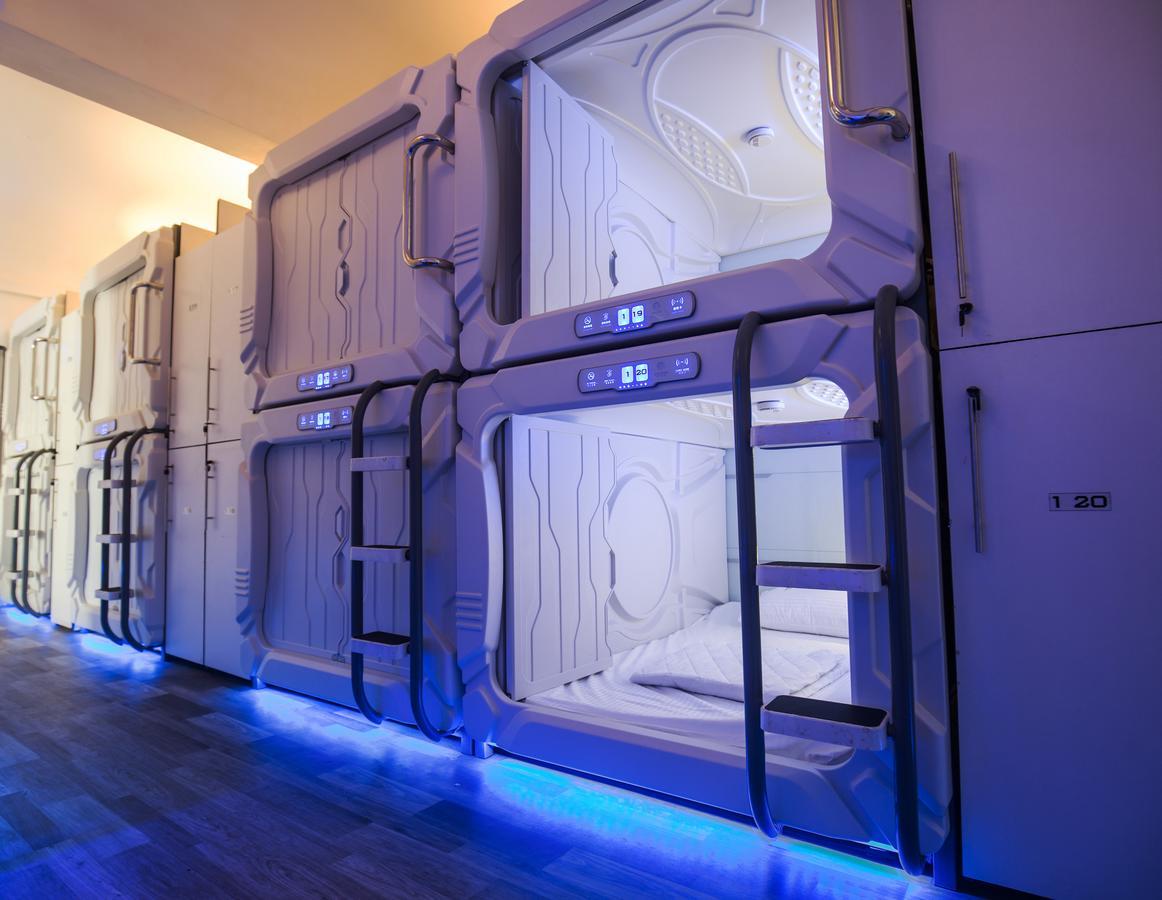 The Capsule Hotel Colombo Esterno foto