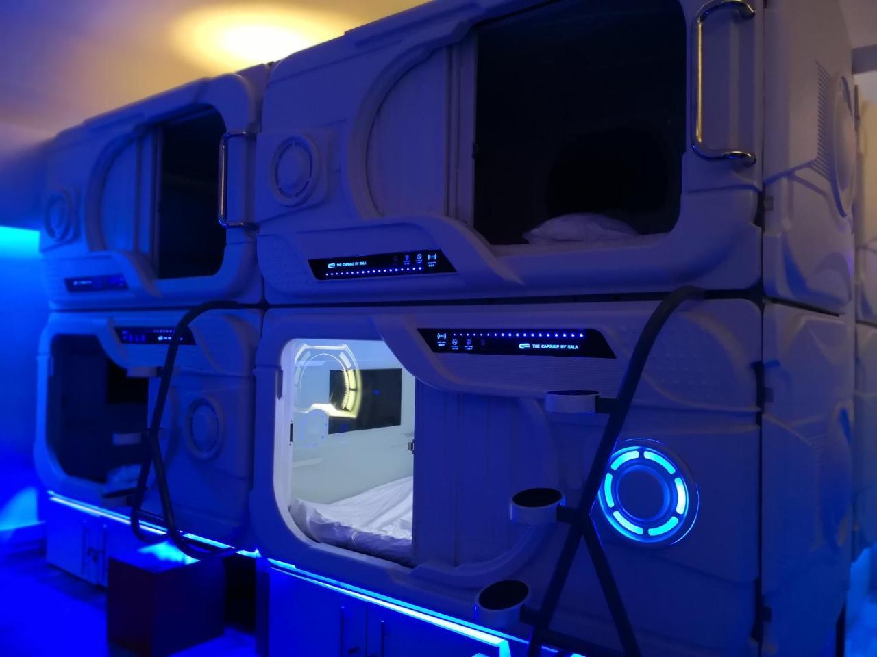 The Capsule Hotel Colombo Esterno foto