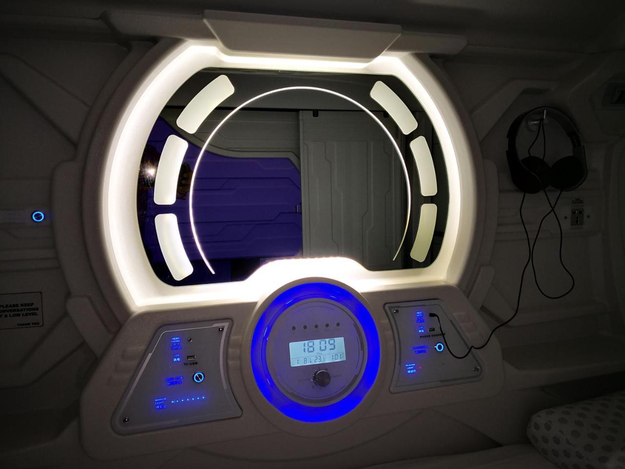 The Capsule Hotel Colombo Esterno foto